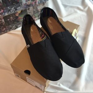 TOMS Classics Black on Black Canvas SlipOn Size 10